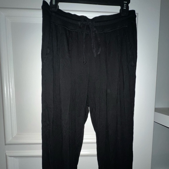 Three Dot Light weight black slouchy joggers - Picture 5 of 15